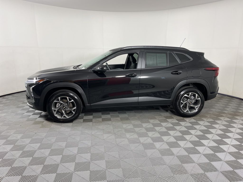 2024 Chevrolet Trax LT 2