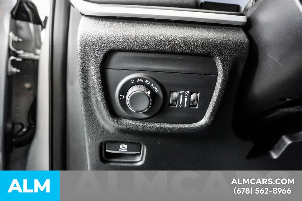 Used 2025 Silver Jeep Altitude image 34