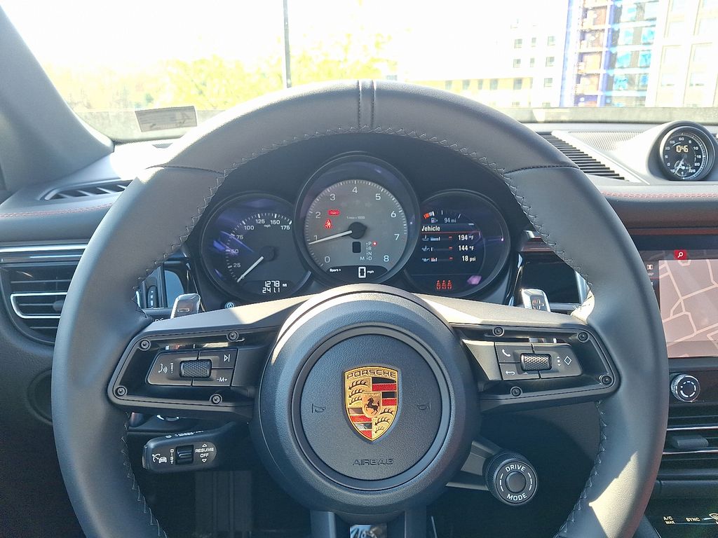 Thumbnail: 2026 Porsche Macan - 21