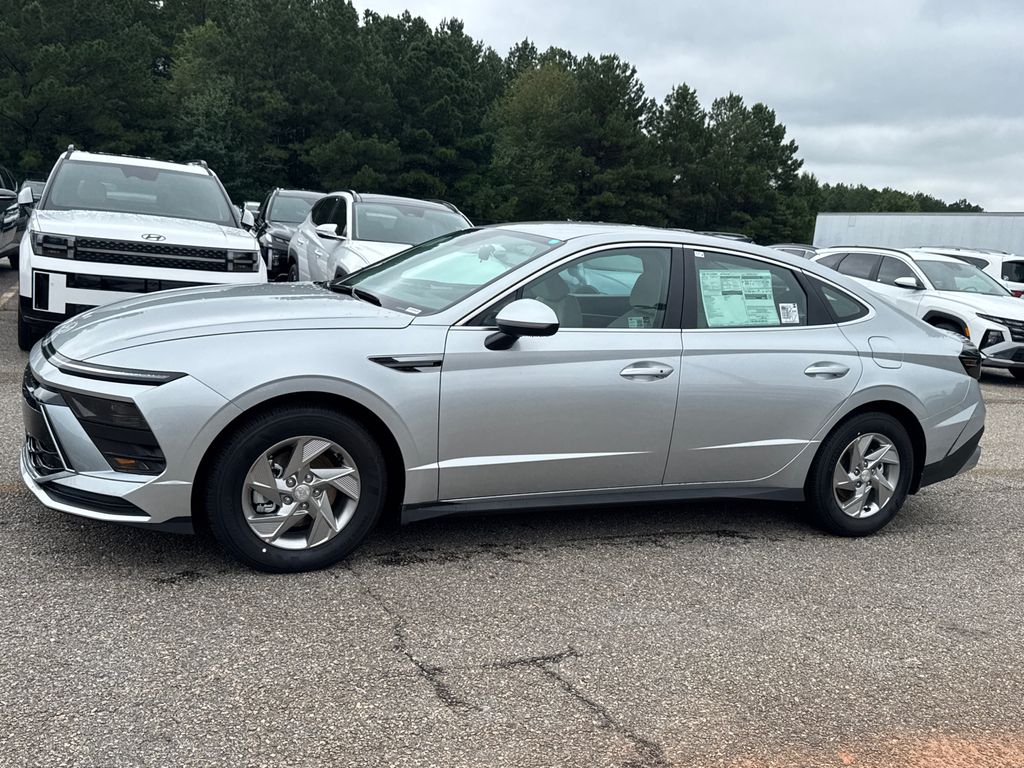 2025 Hyundai Sonata SE photo 2