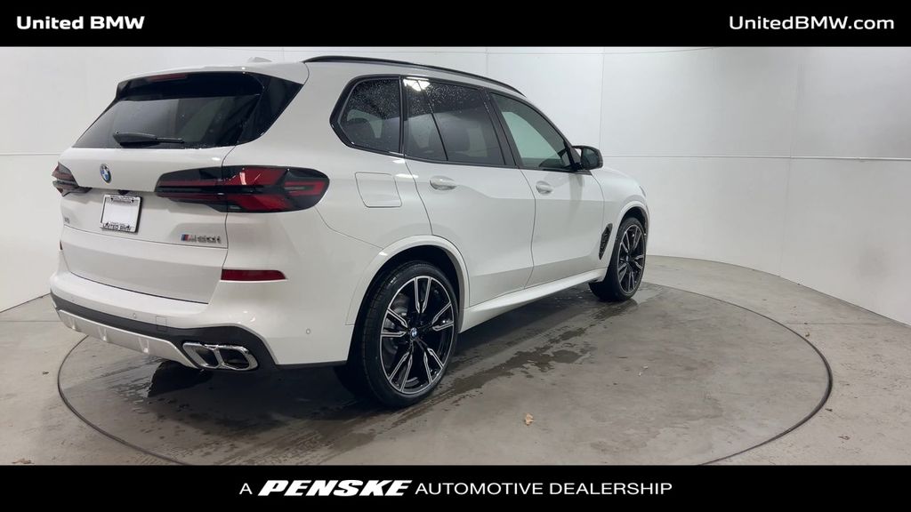 2025 BMW X5 M60i 8