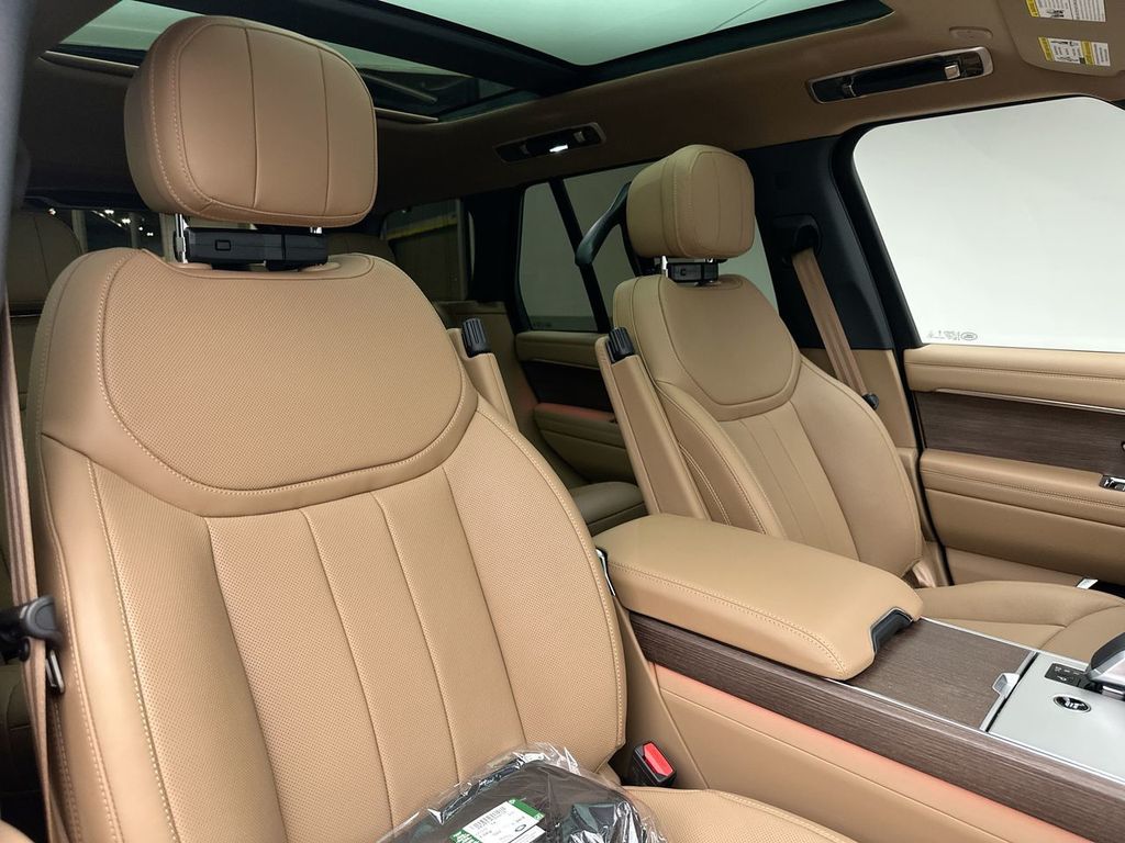 Thumbnail: 2026 Land Rover Range Rover - 6