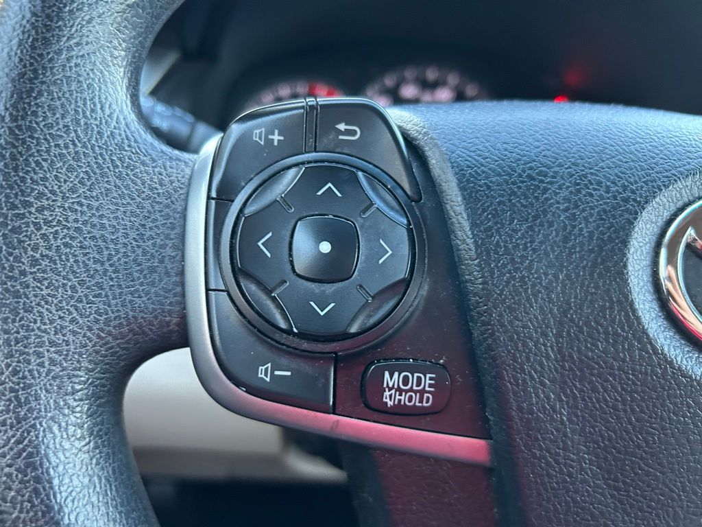Thumbnail: 2013 Toyota Camry - 20