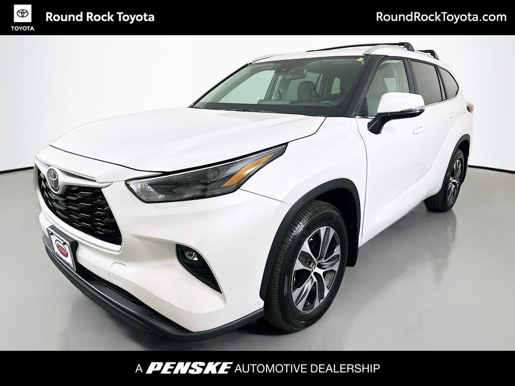 White (Wind Chill Pearl) 2026 Toyota Highlander XLE AWD SUV / Crossover All-Wheel Drive 8-Speed Automatic