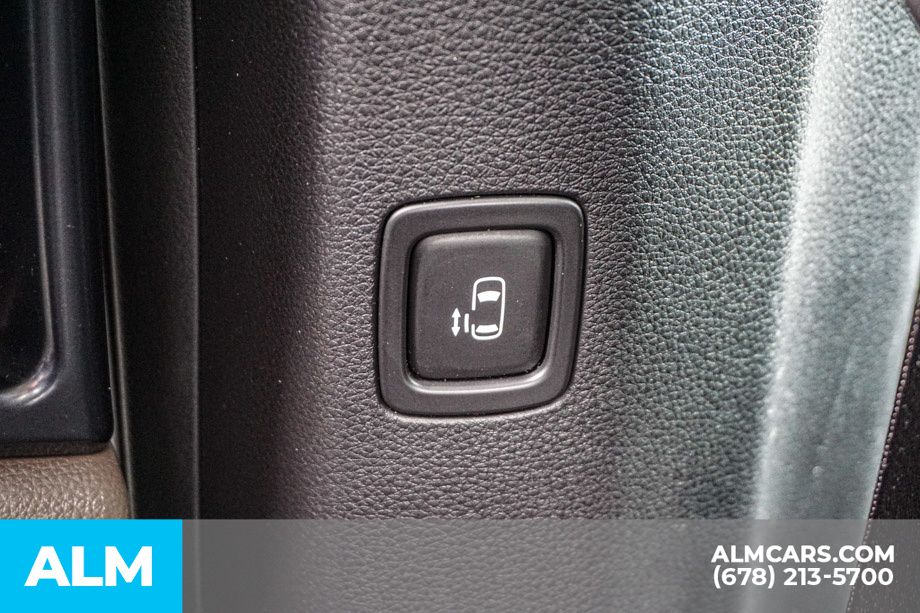 Used 2025 White Kia LXS image 36