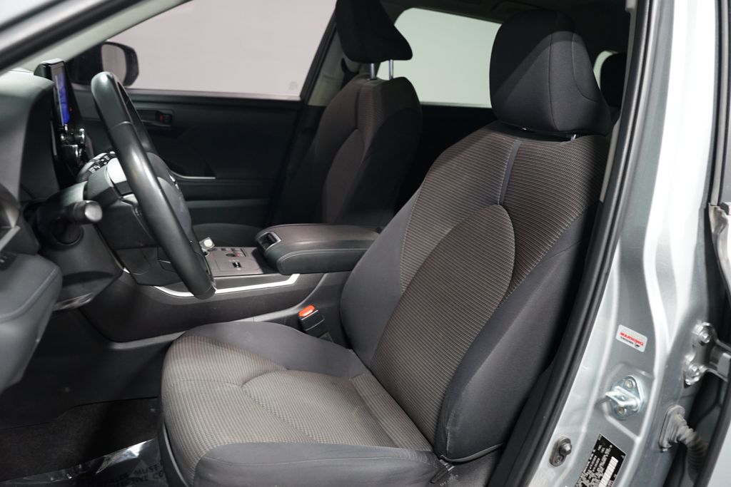 Thumbnail: 2024 Toyota Highlander - 6
