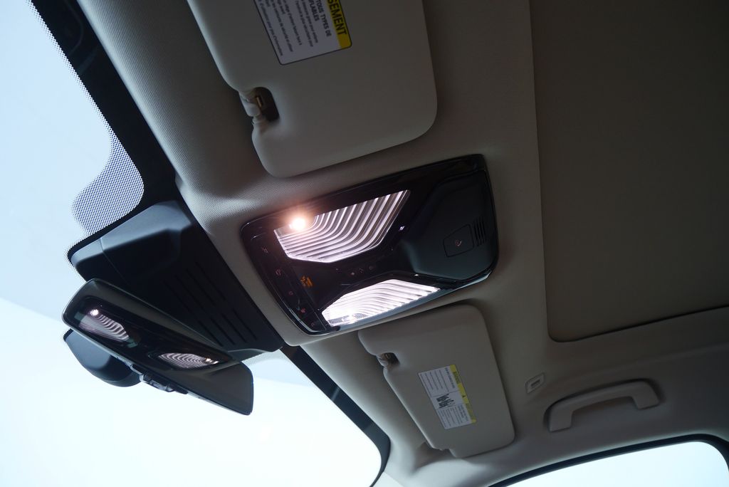 Thumbnail: 2026 BMW X7 - 21