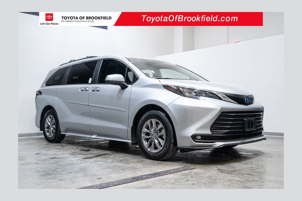 2025 Toyota Sienna XLE 7-Passenger AWD