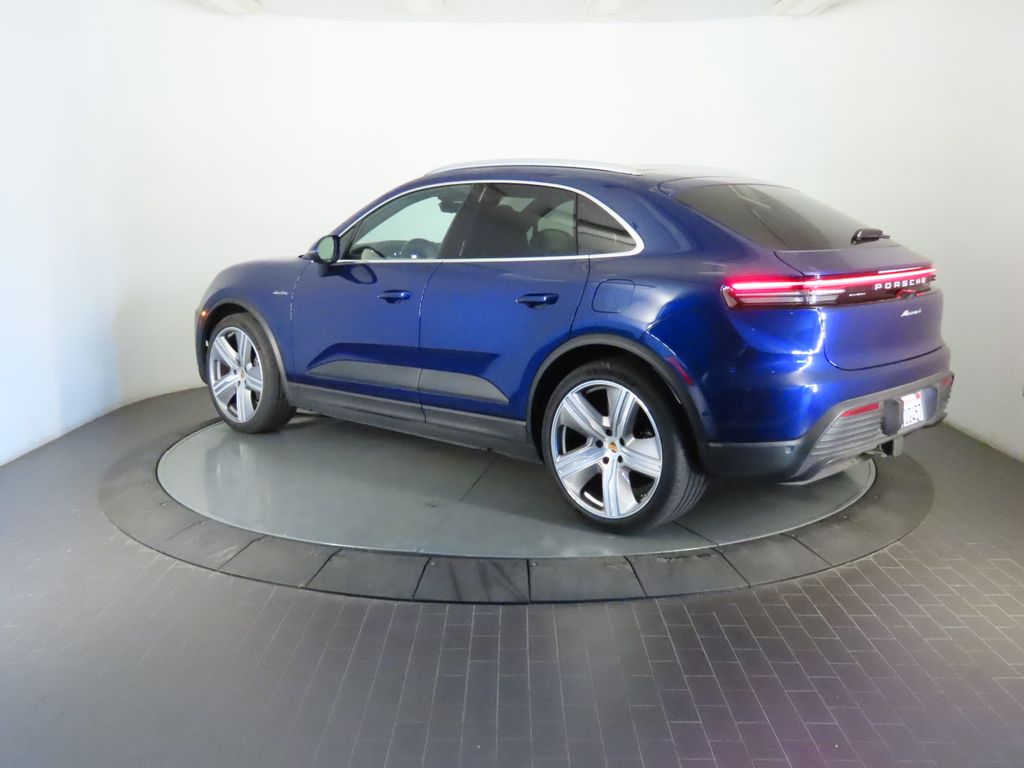 Thumbnail: 2024 Porsche Macan - 3