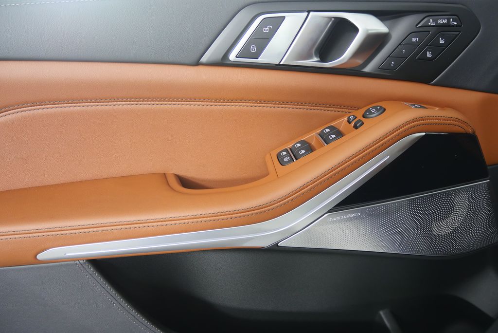2026 BMW X7 Alpina XB7 11