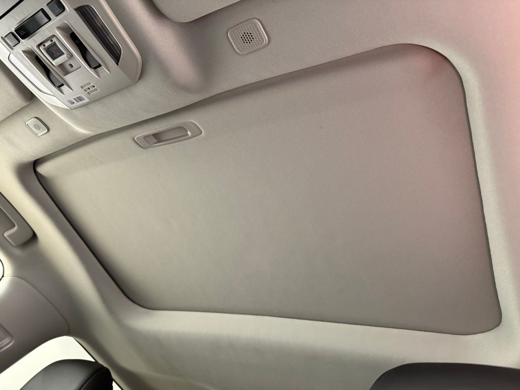 Thumbnail: 2023 Toyota Highlander - 19