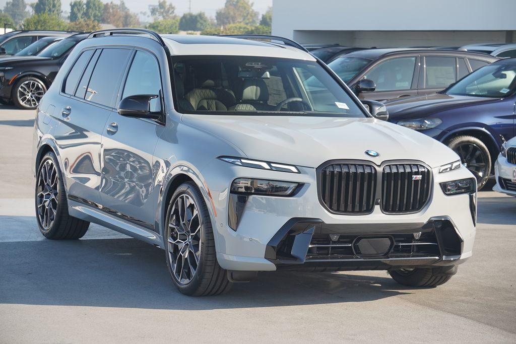 2025 BMW X7 M60i 3