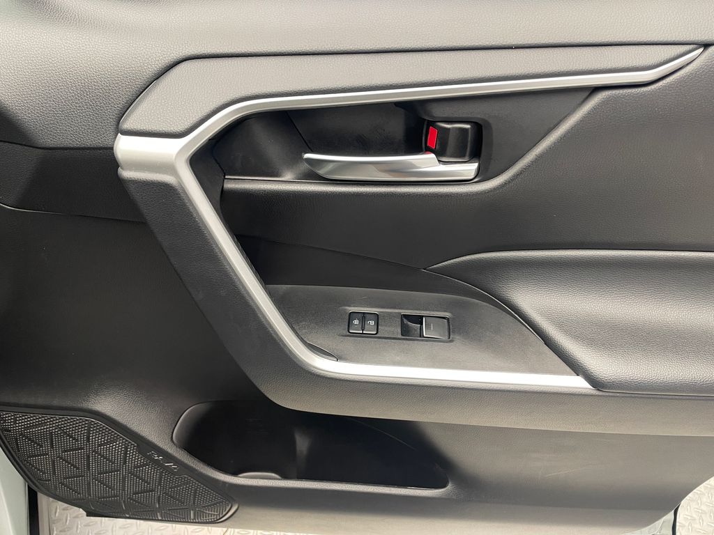 2023 Toyota RAV4 XLE 15