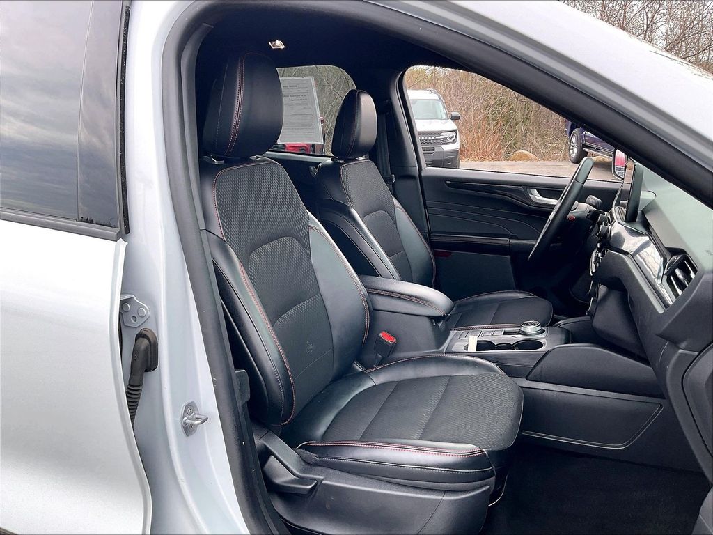 2025 Ford Escape — photo 10