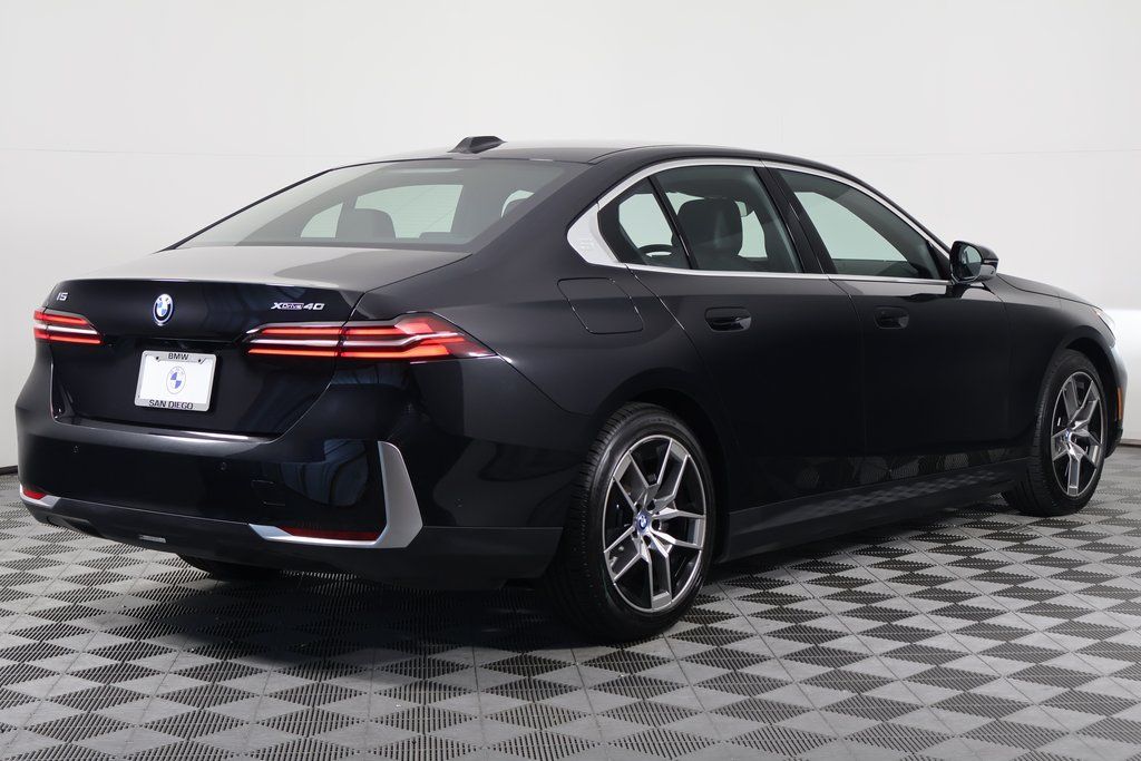 Thumbnail: 2025 BMW i5 - 4