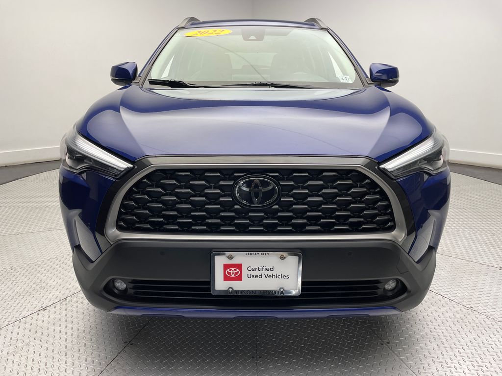 2022 Toyota Corolla Cross XLE 2