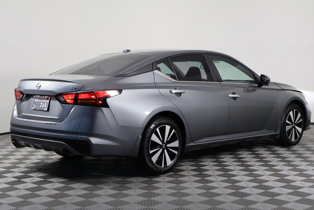 Thumbnail: 2022 Nissan Altima - 4