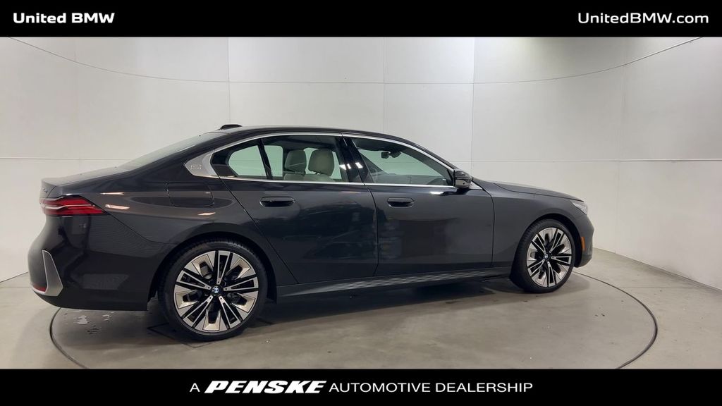Thumbnail: 2025 BMW 5 Series - 9