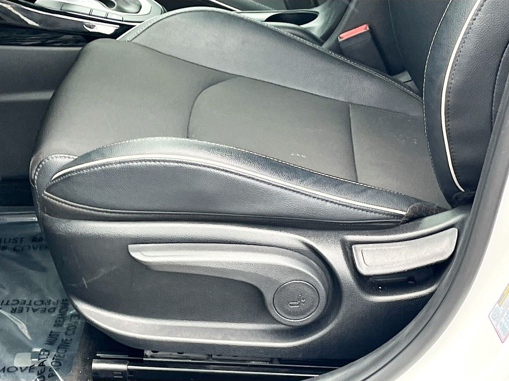 Used 2023 White Kia GT-Line image 19