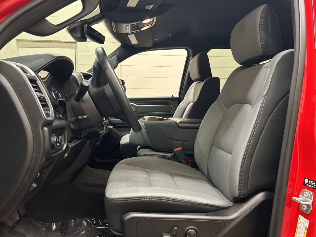 View vehicle photo 7