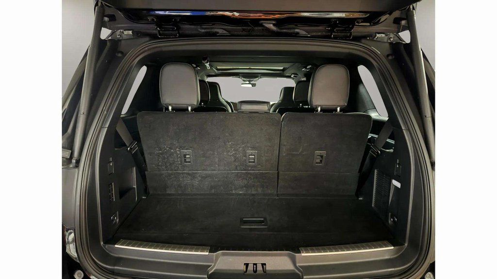 Certified Used 2023 Infinite Black Metallic Clearcoat Lincoln Reserve image 30