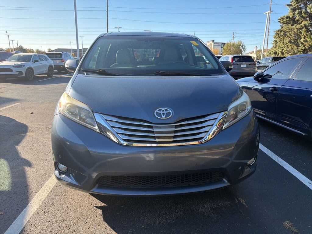 Thumbnail: 2017 Toyota Sienna - 5