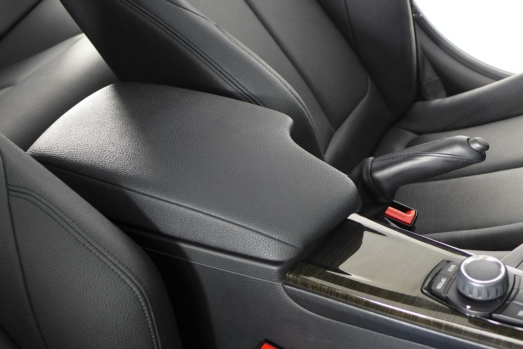 Thumbnail: 2015 BMW 3 Series - 16