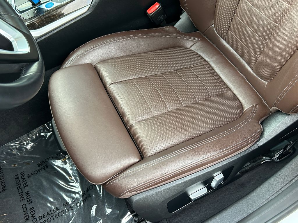 Thumbnail: 2023 BMW i4 - 15