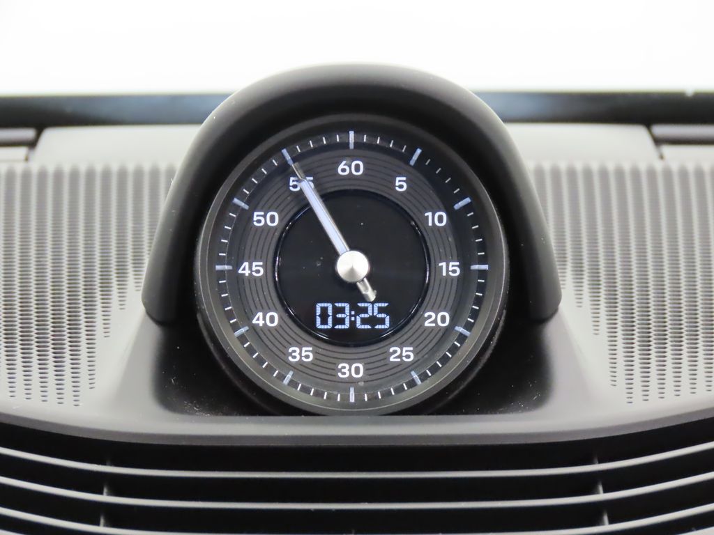 Thumbnail: 2023 Porsche Taycan - 25