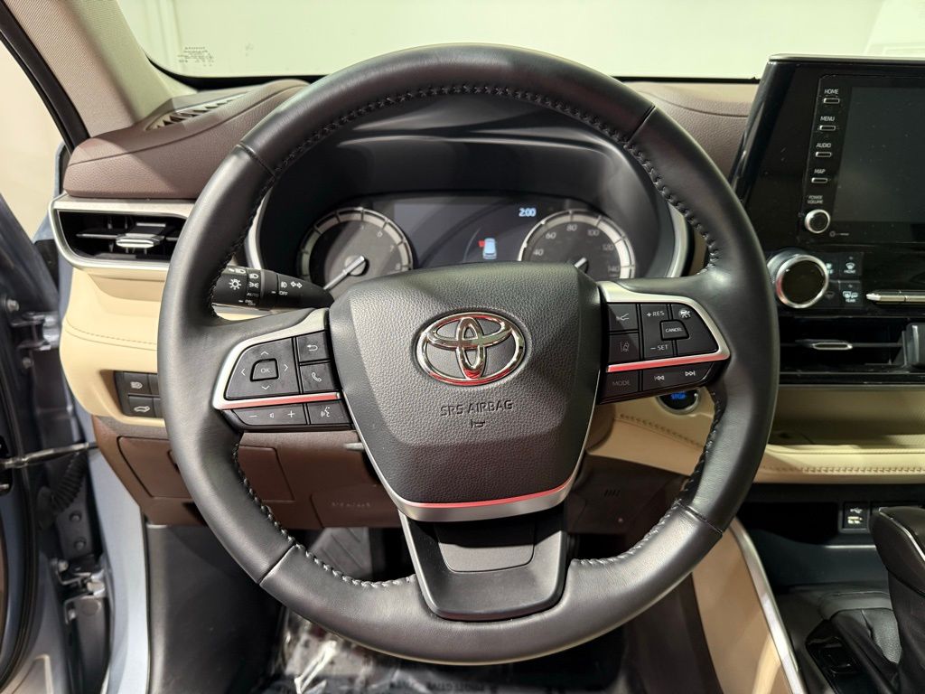 2022 Toyota Highlander XLE 25