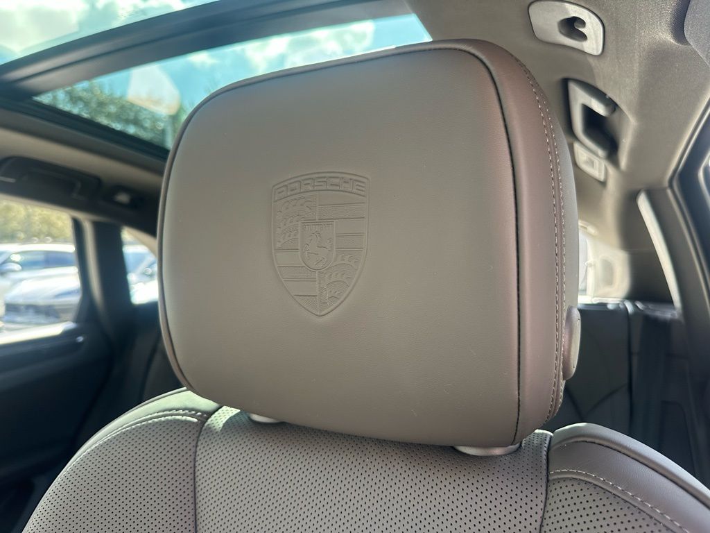 Thumbnail: 2026 Porsche Macan - 24