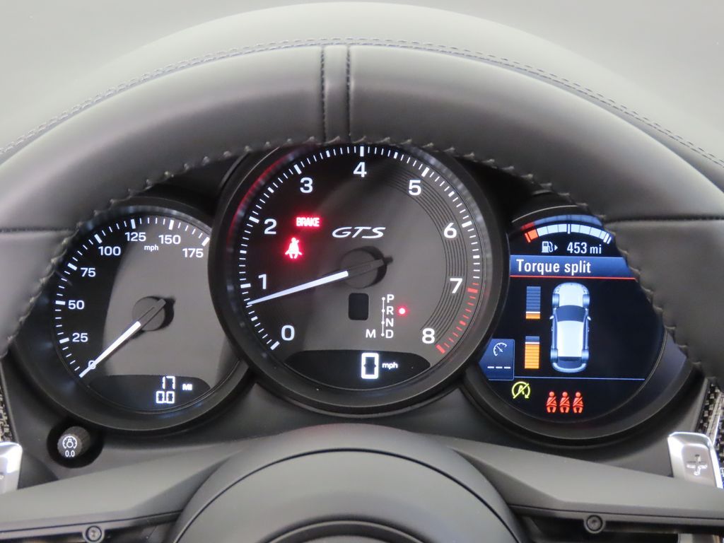 Thumbnail: 2026 Porsche Macan - 17