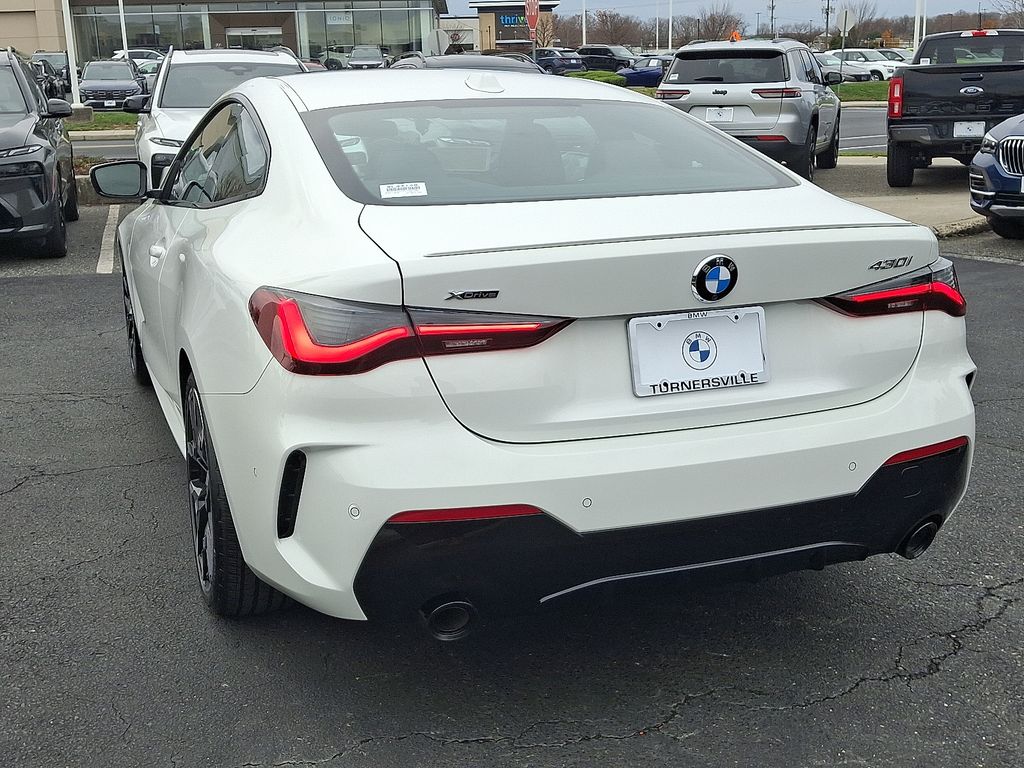 Thumbnail: 2026 BMW 4 Series - 4