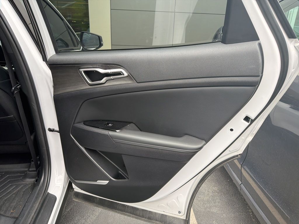 Used 2023 White Kia X-Line image 17
