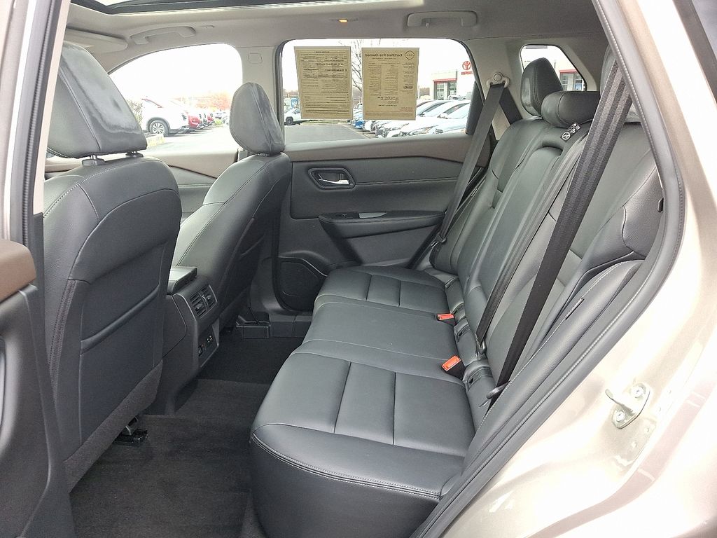 Thumbnail: 2022 Nissan Rogue - 10