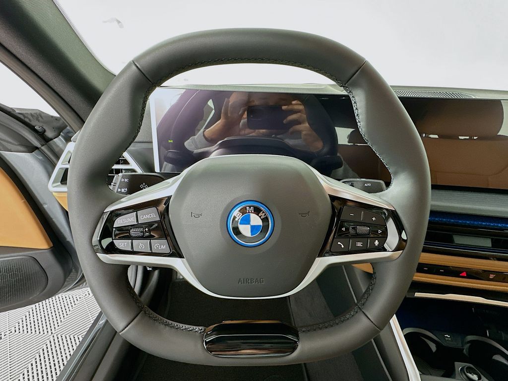 Thumbnail: 2026 BMW i4 - 10