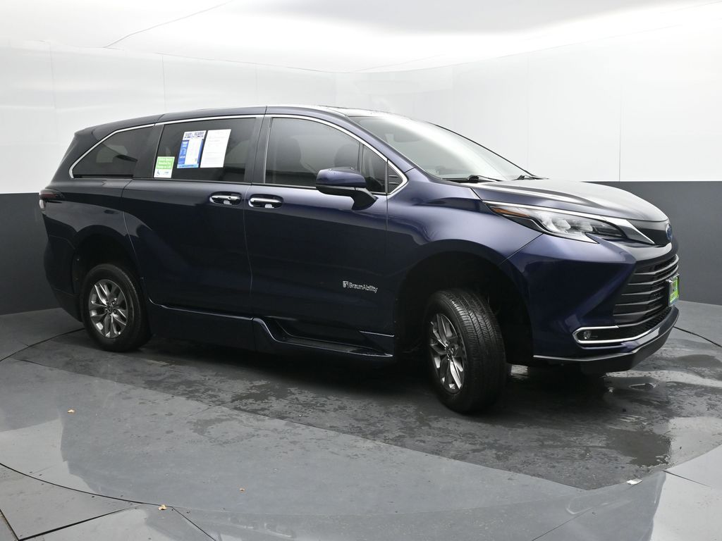 2024 Toyota Sienna XLE