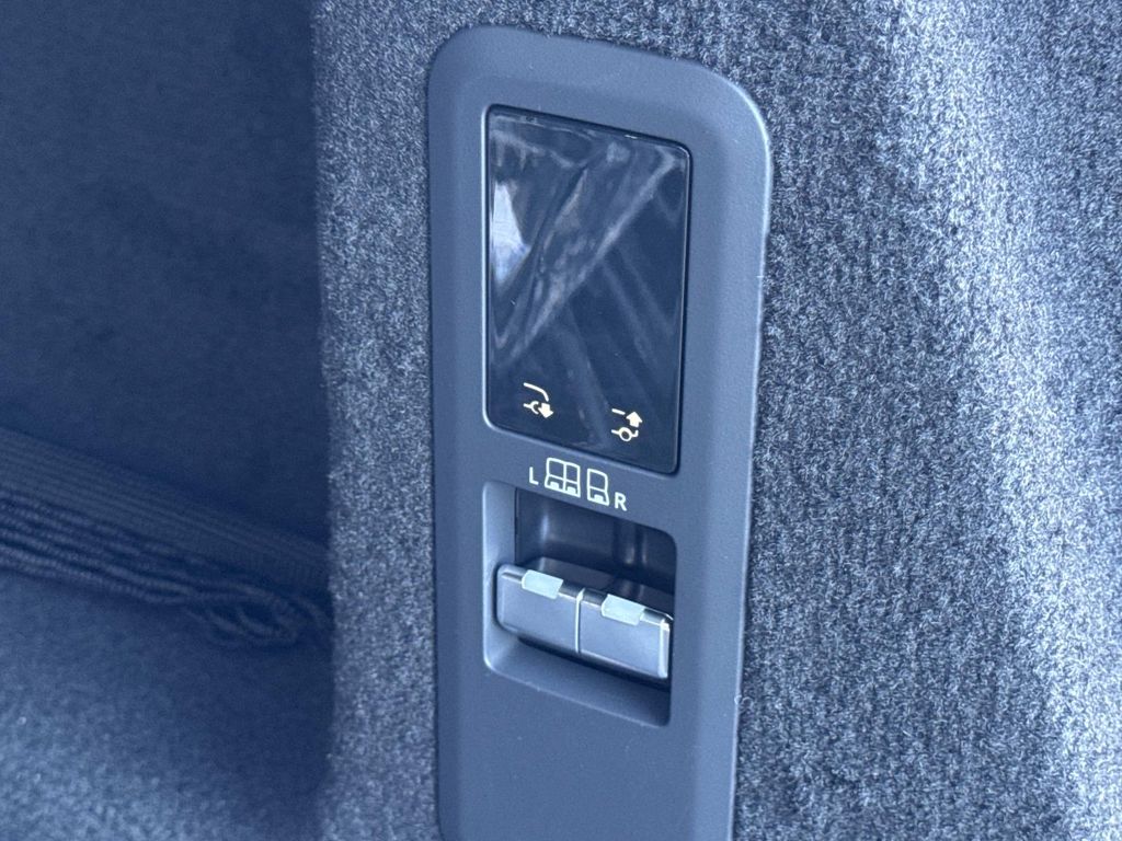 New 2026 White Land Rover SE image 7