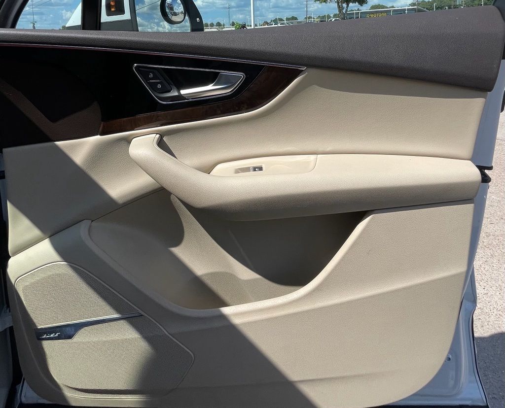 2018 Audi Q7 3.0T Prestige White at Autostrade