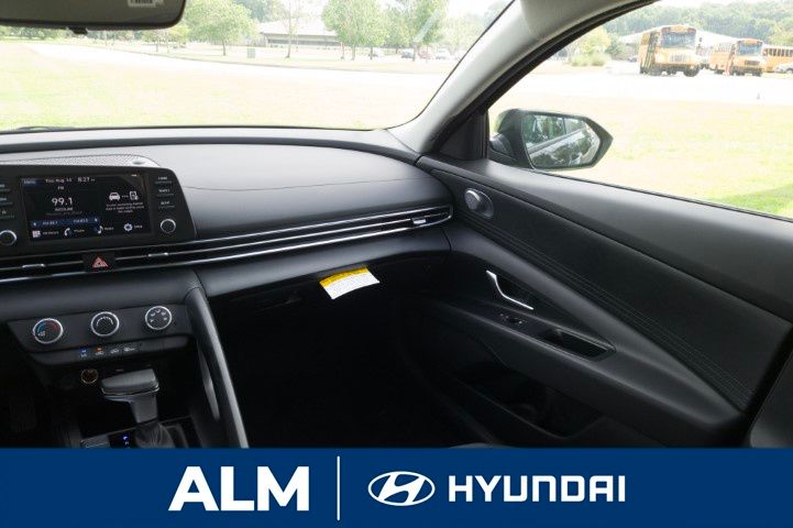 New 2026 Black Hyundai SE image 19