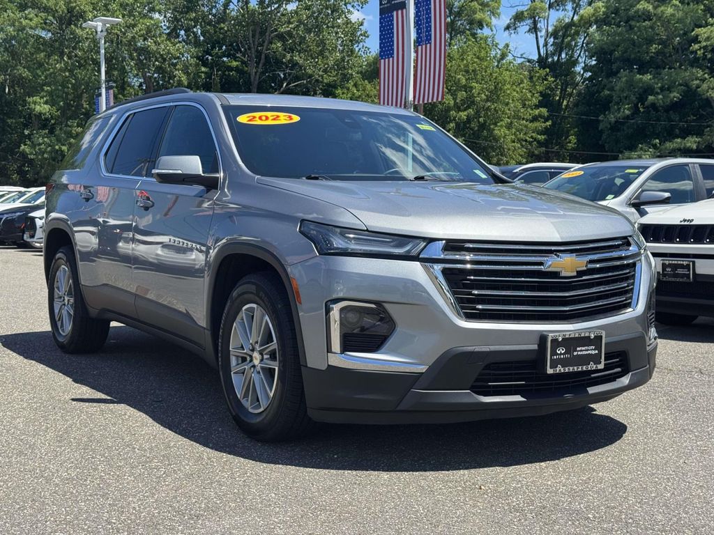 2023 Chevrolet Traverse LT Leather AWD