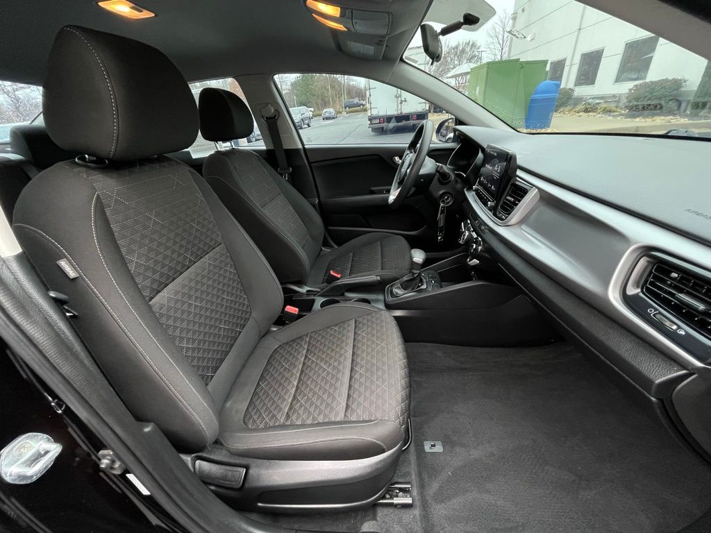 Thumbnail: 2022 Kia Rio - 31