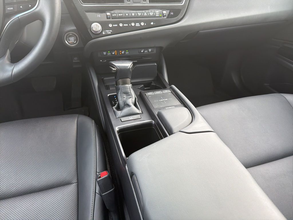 Thumbnail: 2022 Lexus ES - 17