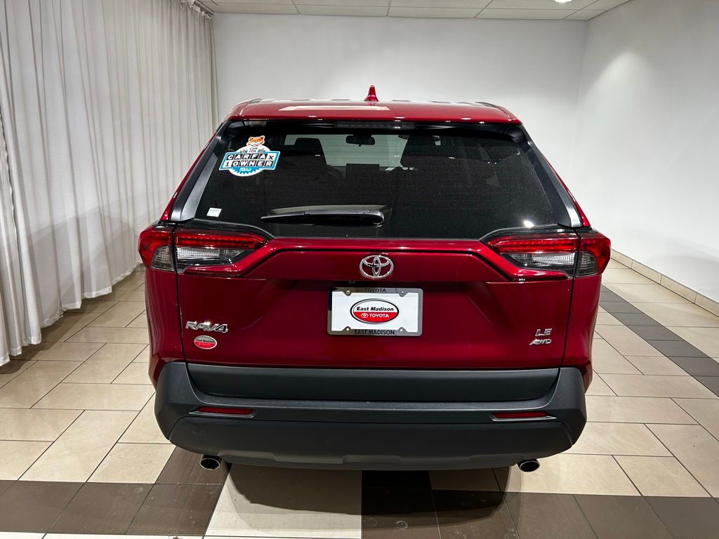 2022 Toyota RAV4 LE 4