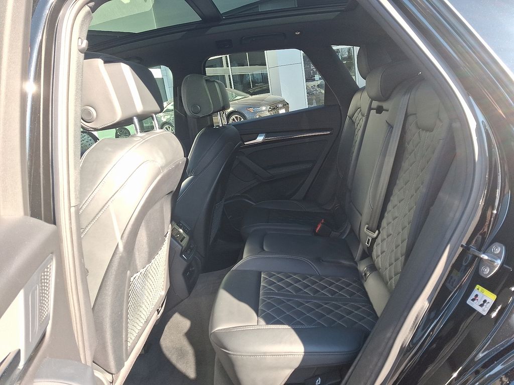 Thumbnail: 2022 Audi SQ5 - 10