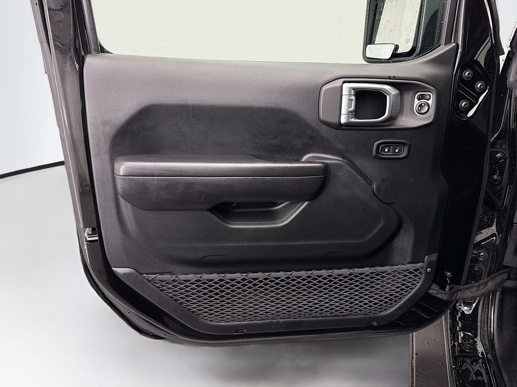 Thumbnail: 2018 Jeep Wrangler - 25