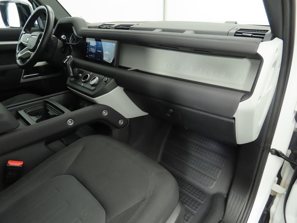 Thumbnail: 2022 Land Rover Defender - 18
