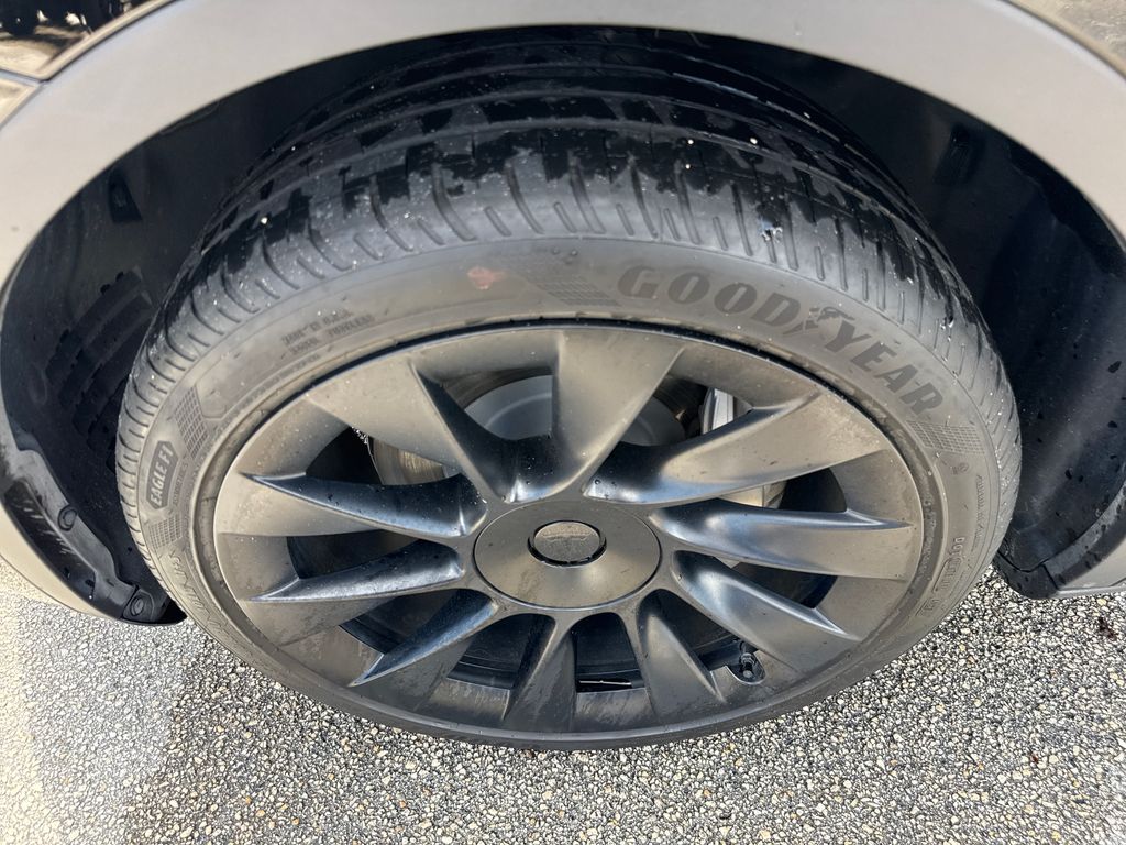 Used 2023  Tesla Standard Range image 11