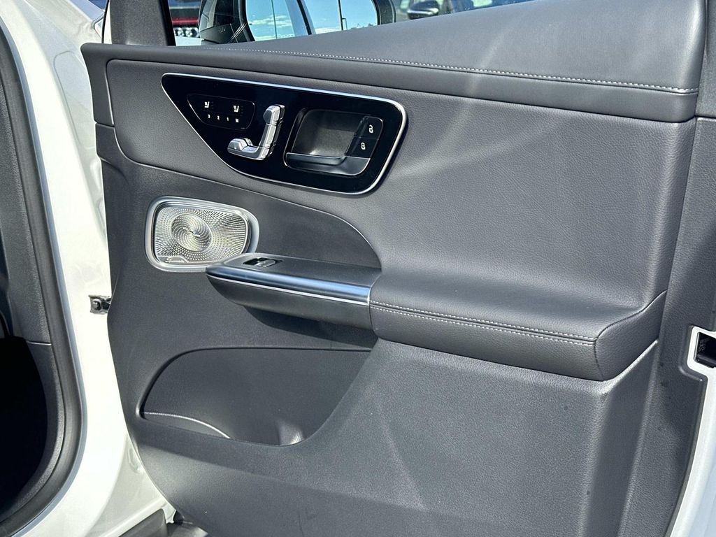 Thumbnail: 2026 Mercedes-Benz GLC - 10