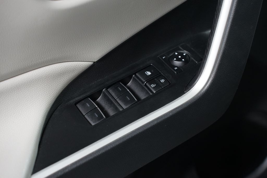 Thumbnail: 2024 Toyota RAV4 - 31